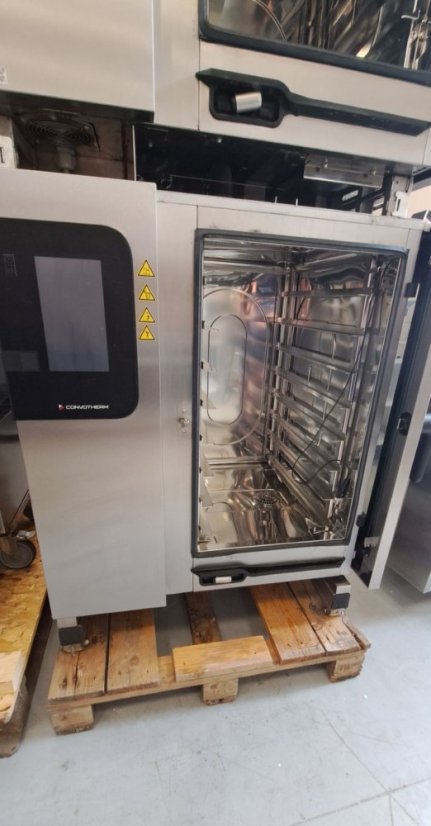Sestava konvektomatů Convotherm C4eT 6.10 ES a C4eT 10.10 ES s digestoří