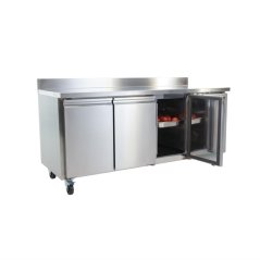 Polar třídveřový chladicí stůl se soklem 417l