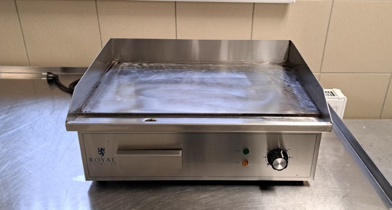 Elektrický gril RCPG42-S – hladká grilovací plocha