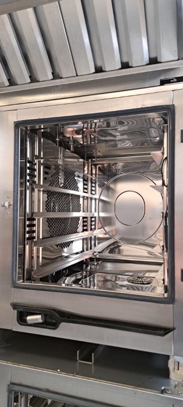 Sestava konvektomatů Convotherm C4eT 6.10 ES a C4eT 10.10 ES s digestoří