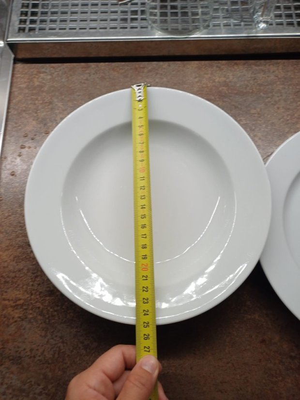 TALÍŘE Z UZAVŘENÉ PORCELÁRNY