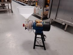 Elektrický mlýnek na suché obiloviny