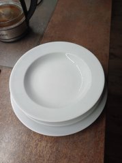 TALÍŘE Z UZAVŘENÉ PORCELÁRNY