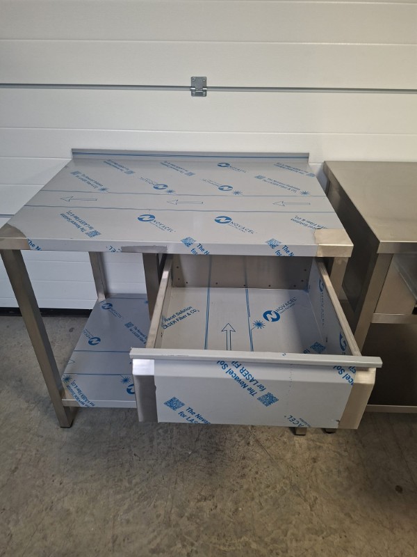 Nerezový stůl 1000×700×900 mm