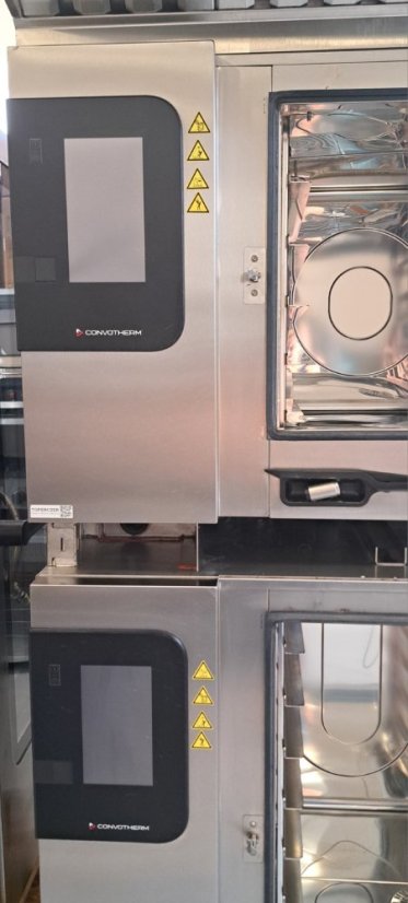 Sestava konvektomatů Convotherm C4eT 6.10 ES a C4eT 10.10 ES s digestoří
