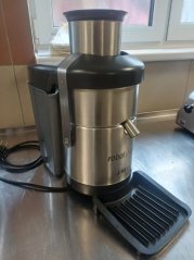 Automatický odšťavňovač ovoce a zeleniny J 80 Ultra