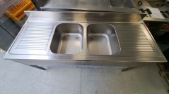 Umývací nerezový stůl 1800x700 mm se spodní policí a 2 dřezy uprostřed